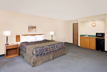 Room, 1 King Bed, Refrigerator & Microwave