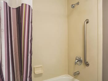 Deluxe Suite, 1 King Bed, Non Smoking, Jetted Tub