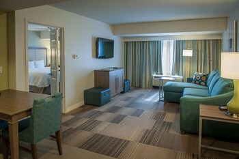 Suite, 1 King Bed, Accessible (Hearing)
