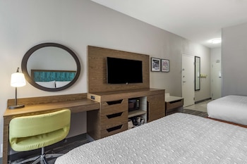 Room, 2 Queen Beds, Accessible, Bathtub