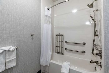 Room, 2 Queen Beds, Accessible, Bathtub