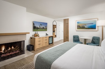 Room, 1 King Bed, Accessible, Golf View (ADA Tub, Fireplace)