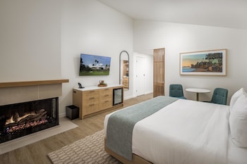 Room, 1 King Bed, Fireplace, Golf View