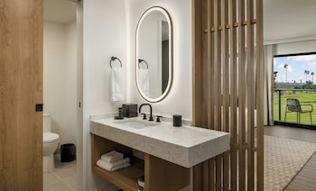Club Room, 1 King Bed