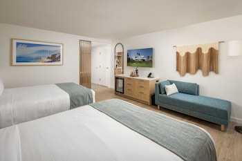 Club Room, 2 Queen Beds, Accessible (ADA Tub)