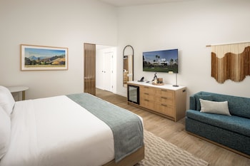 Room, 1 King Bed, Golf View