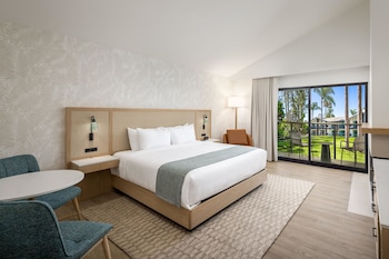 Room, 1 King Bed, Fireplace, Golf View