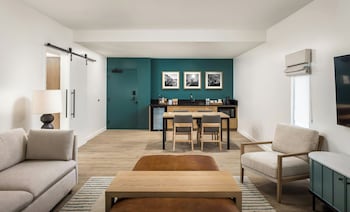 Suite, 1 King Bed, Accessible, Golf View (ADA Roll in Shower)