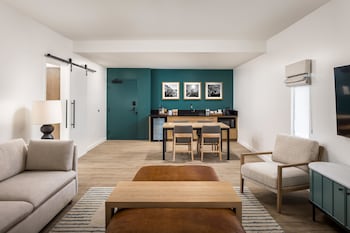 Suite, 1 King Bed, Accessible, Golf View (ADA Roll in Shower)