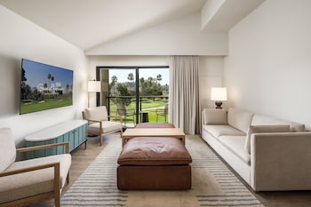 Suite, 1 King Bed, Golf View (w/Fireplace)