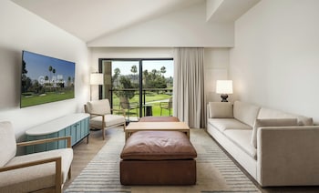 Suite, 1 King Bed, Golf View (w/Fireplace)