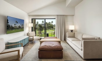 Suite, 1 King Bed, Golf View (w/Fireplace)