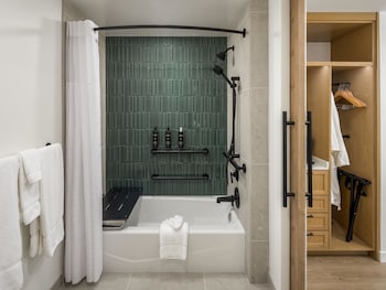 Club Room, 1 King Bed, Accessible (ADA Tub)