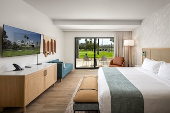 Suite, 1 King Bed, Accessible, Golf View (ADA Roll in Shower)