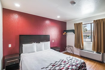 Deluxe Room, 1 Queen Bed, Non Smoking
