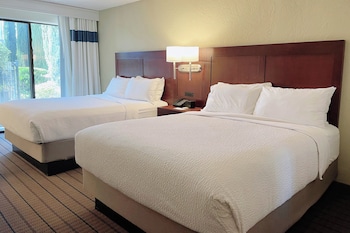 Deluxe Room, 2 Queen Beds, Patio