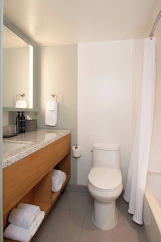 Deluxe Room, 2 Queen Beds, Patio