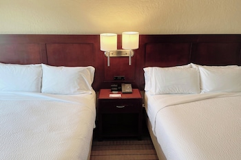 Deluxe Room, 2 Queen Beds, Patio