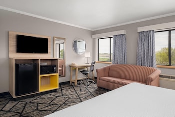 Deluxe Suite, 1 King Bed, Non Smoking (Deluxe Executive Suite)