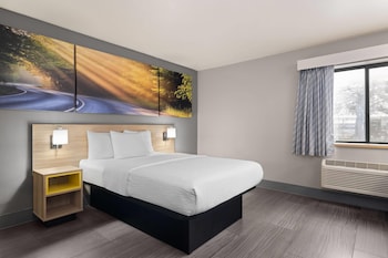 Room, 1 Double Bed, Mobility Accessible, Non Smoking (Bathtub w/ Grab Bars)