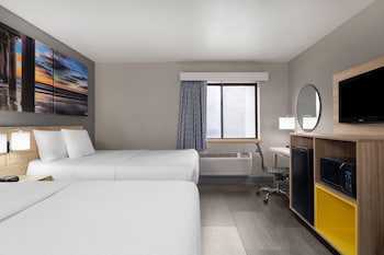 Deluxe Room, 2 Double Beds, Non Smoking