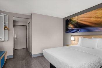 Room, 1 Double Bed, Mobility Accessible, Non Smoking (Bathtub w/ Grab Bars)