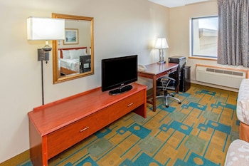 Deluxe Suite, 1 King Bed, Non Smoking (Deluxe Executive Suite)