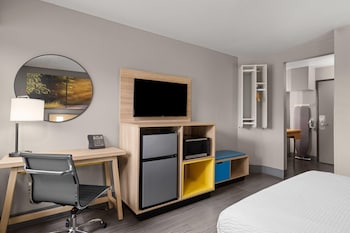 Room, 1 Double Bed, Mobility Accessible, Non Smoking (Bathtub w/ Grab Bars)