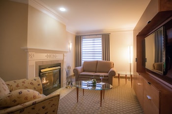 Distinctive Suite, 1 King Bed, Fireplace