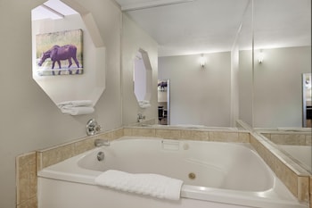 Suite, 1 King Bed, Non Smoking, Jetted Tub