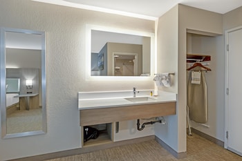 Suite, 1 King Bed, Non Smoking, Fireplace
