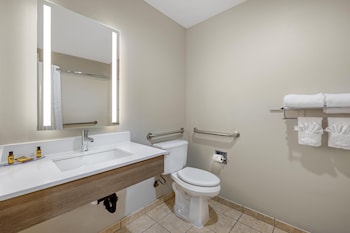 Standard Room, 2 Queen Beds, Accessible, Bathtub