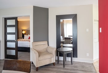 Studio Suite, 1 King Bed, Non Smoking (Water Front) (No Pets)