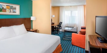 Executive Suite, 1 King Bed with Sofa bed (Mobility/Hearing Accessible, Tub)