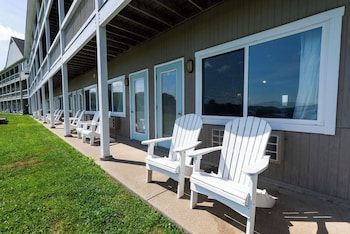 Standard Room, 1 Queen Bed, Accessible, Bay View