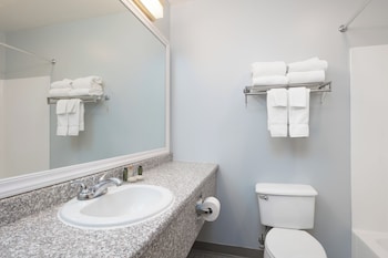 Standard Room, 2 Queen Beds, Bay View, Ground Floor