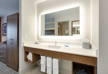 Suite, 1 King Bed