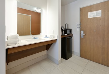 Standard Room, 1 King Bed, Accessible (Wheelchair)