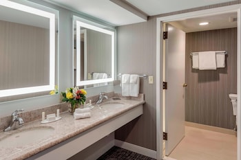 Suite, 1 Bedroom, Hearing Accessible, Balcony