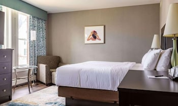 Traditional Suite, 1 King Bed