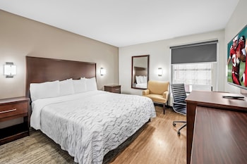Deluxe Room, 1 King Bed, Accessible (Smoke Free)