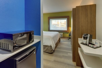 Standard Room, 1 King Bed, Accessible (Mobility, Roll-In Shower)