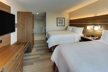 Standard Room, 2 Queen Beds, Accessible (Mobility, Accessible Tub)