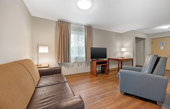 Deluxe Studio, 1 Queen Bed with Sofa bed, Non Smoking