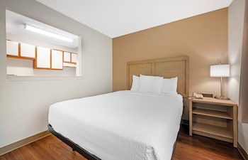 Deluxe Studio, 1 Queen Bed with Sofa bed, Non Smoking