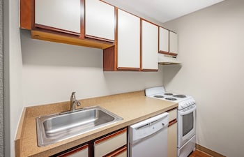 Deluxe Studio, 1 Queen Bed with Sofa bed, Non Smoking