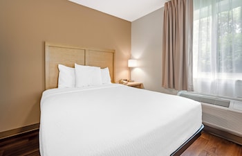Deluxe Studio, 1 Queen Bed with Sofa bed, Non Smoking