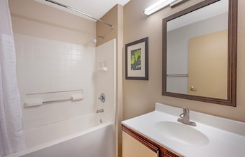 Deluxe Studio, 1 Queen Bed with Sofa bed, Non Smoking