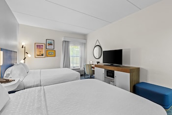 Room, 2 Queen Beds, Hearing Accessible, Microwave