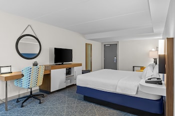 Room, 1 King Bed, Microwave